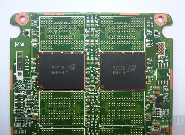 030-crucial-bx100-ssd-foto-chip-nand-flash-micron