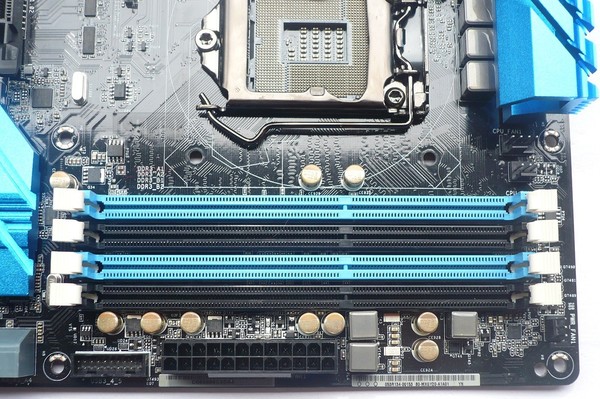 032a-asrock-z97-foto-scheda-slot-ddr3