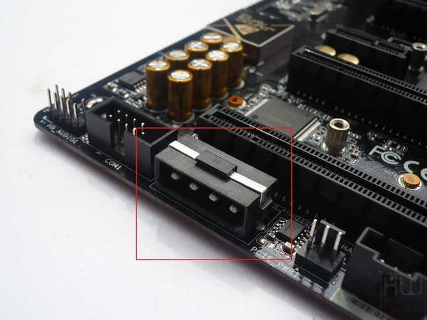 035-asrock-z97-foto-scheda-connettore-alim-supp-pcie-molex