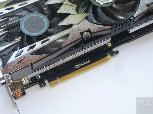 061-inno3d-gtx980ti-ichill-foto-scheda-pettine-pcie3