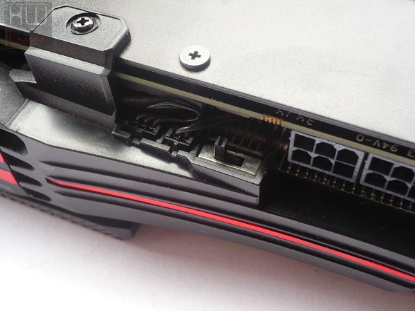 068-inno3d-gtx970-ichill-foto-scheda-switch-led