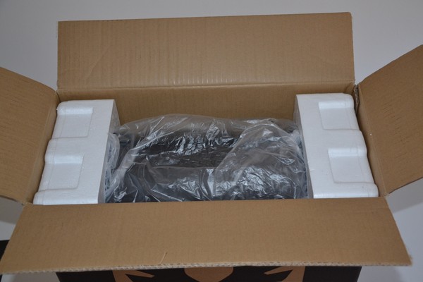 BitFenix_Pandora_-_Packaging_e_Bundle_-_apertura