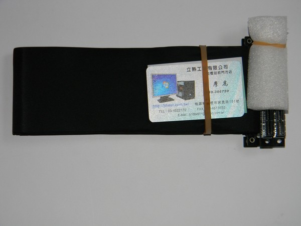 Li-Heat_Industry_Co.Ltd_PCI-E_x16_Riser_Flexible_card_-_visto_da_vicino