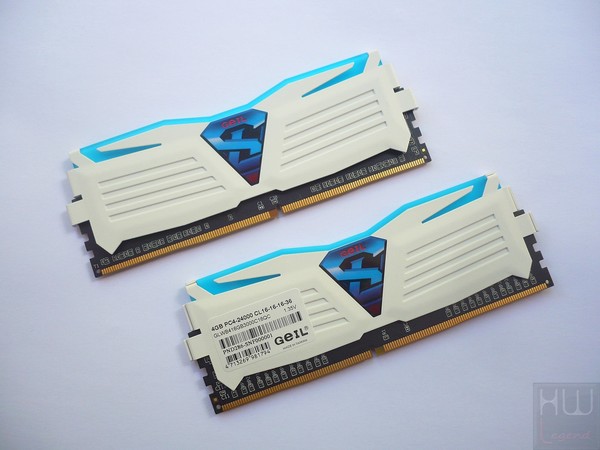010-geil-super-luce-ddr4-foto-moduli-varie