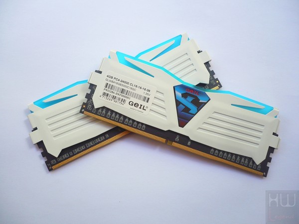 011-geil-super-luce-ddr4-foto-moduli-varie