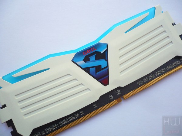 013-geil-super-luce-ddr4-foto-moduli-varie