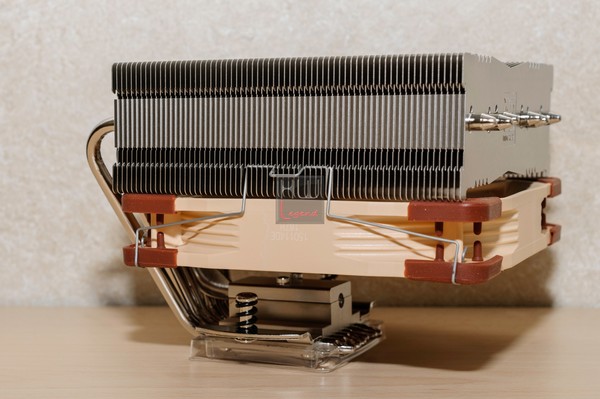 Noctua_NH-C14S_-_Uno_sguardo_da_vicino_-_2