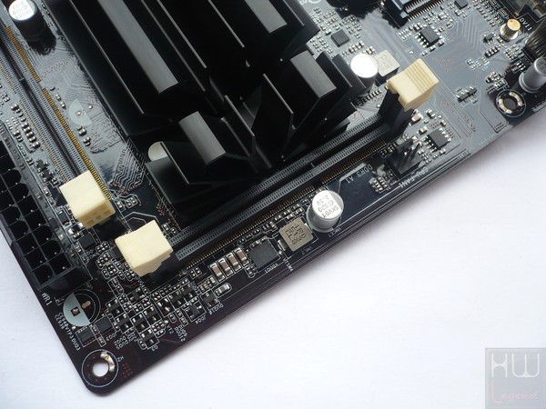 027-asrock-n3700-itx-foto-scheda-circuiteria-mem