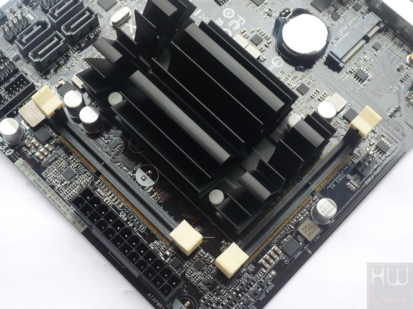 028-asrock-n3700-itx-foto-scheda-slot-mem