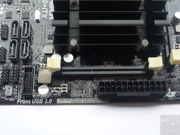 029-asrock-n3700-itx-foto-scheda-slot-mem-atx-usb3-header