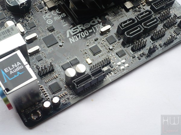 030-asrock-n3700-itx-foto-scheda-slot-pcie