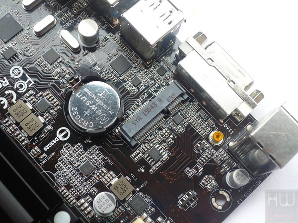 031-asrock-n3700-itx-foto-scheda-slot-mini-pcie