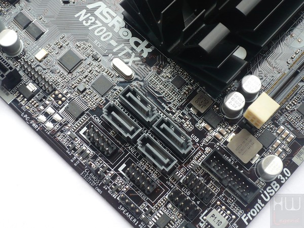 032-asrock-n3700-itx-foto-scheda-porte-sata