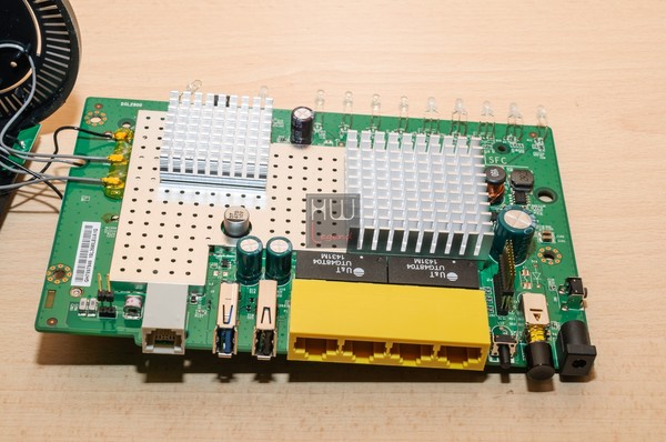 D-Link_DSL-3590L_-_Uno_sguardo_allinterno_-_10