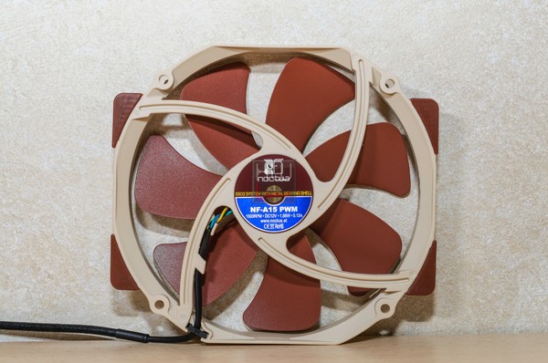 Noctua_NH-D15S_-_Ventola_in_dotazione_e_sistema_di_montaggio_-_2
