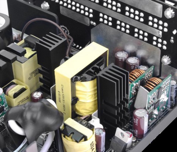 Thermaltake_Toughpower_DPS_G__80_Plus_Platinum_-_7