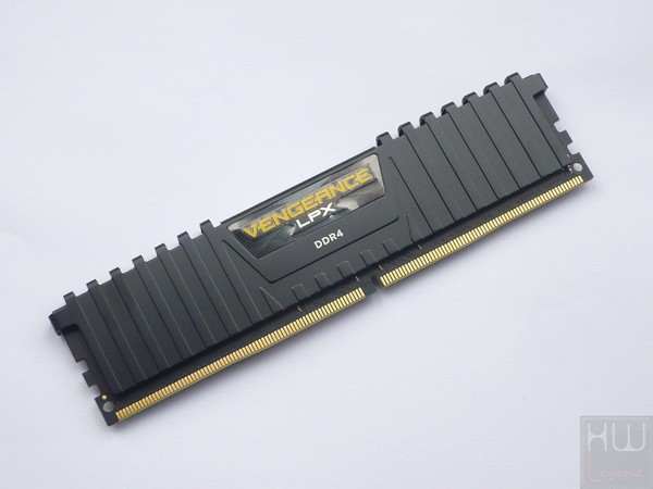 020-corsair-vengeance-lpx-ddr4-foto-moduli-varie