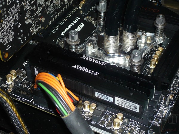 025-crucial-ballistix-ddr4-foto-sistema-prova