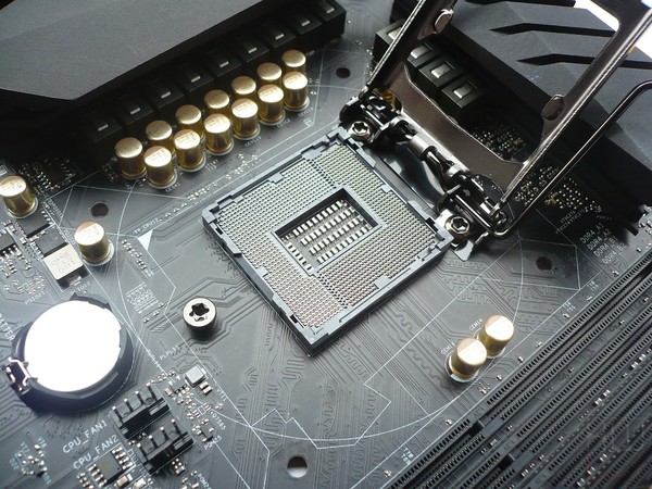 027-asrock-z170-foto-scheda-zona-socket-e-circuiteria