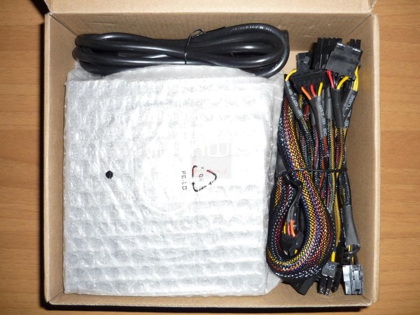Enermax_MAXPRO_700_-_Confezione_e_Bundle_-_7