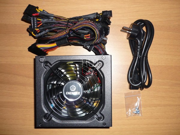 Enermax_MAXPRO_700_-_Confezione_e_Bundle_-_8