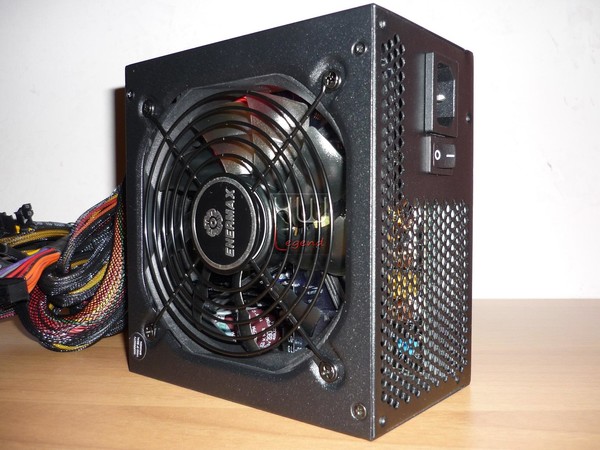 Enermax_MAXPRO_700_-_Uno_sguardo_da_vicino_-_6