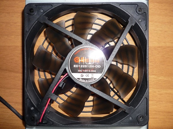 Enermax_MAXPRO_700_-_Ventola_in_dotazione_-_1