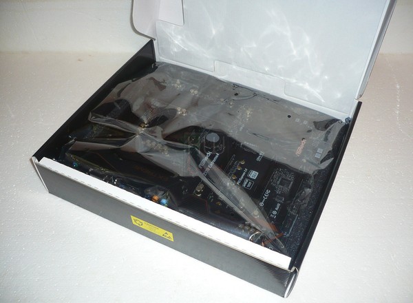 017a-asrock-z170-foto-confezione-interno