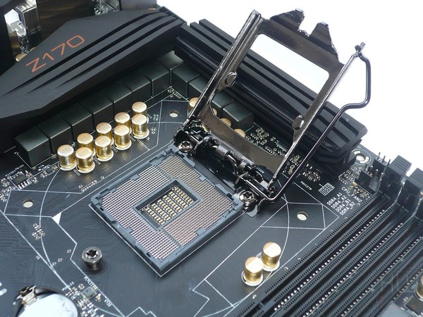 028-asrock-z170-foto-scheda-zona-socket-circuiteria