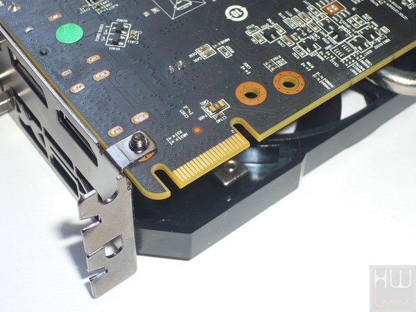 033-xfx-r7-370-be-foto-scheda-conn-crossfire