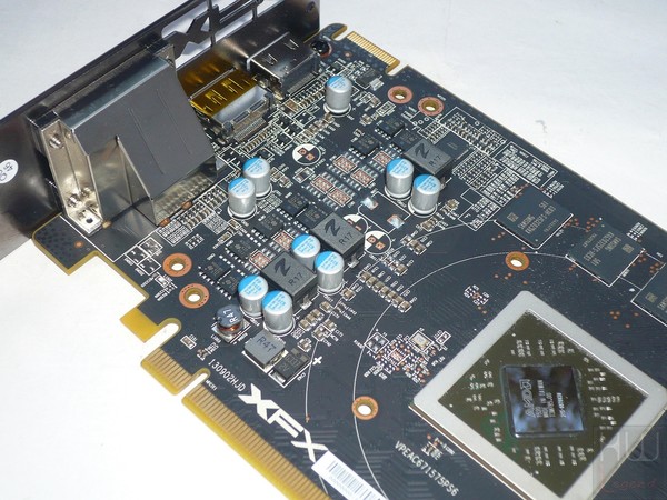 044-xfx-r7-370-be-foto-scheda-circuiteria-gpu
