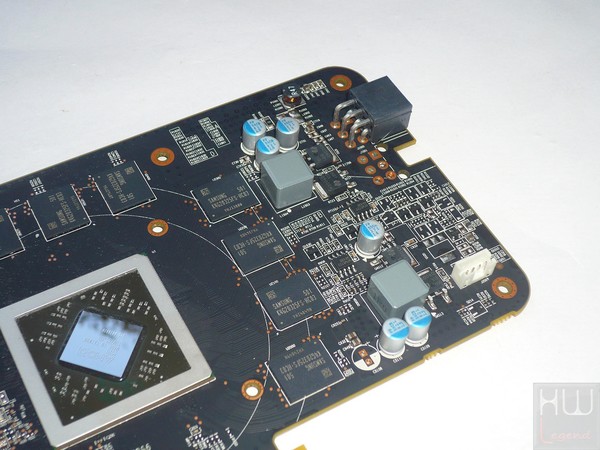 045-xfx-r7-370-be-foto-scheda-circuiteria-mem