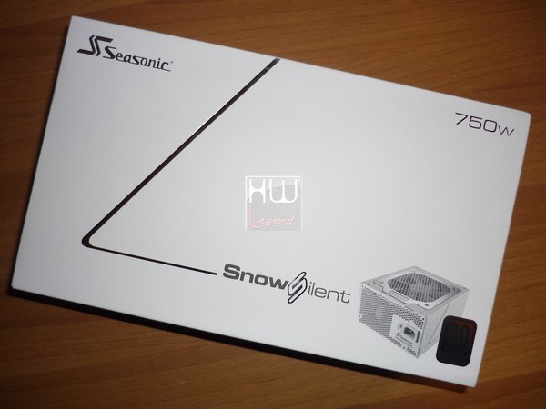 Seasonic_Snow_Silent_750W_-_Confezione_e_Bundle