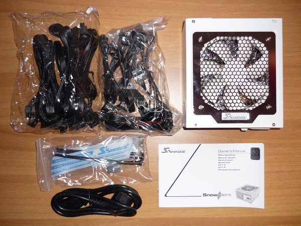 Seasonic_Snow_Silent_750W_-_Confezione_e_Bundle_-_10