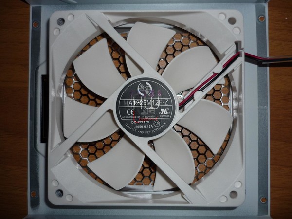Seasonic_Snow_Silent_750W_-_Ventola_in_dotazione_-_1