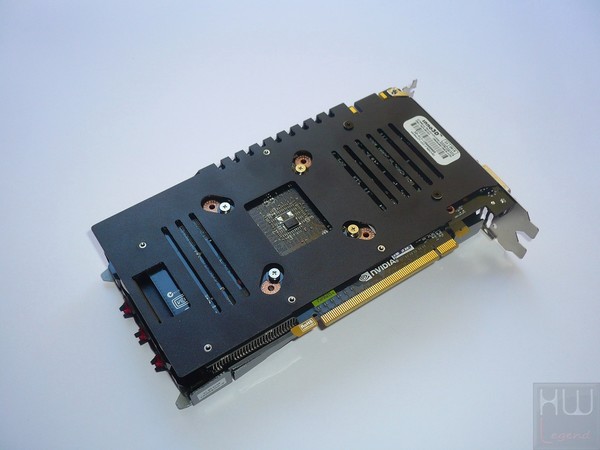 059-inno3d-gtx950-ichill-foto-scheda-retro-varie