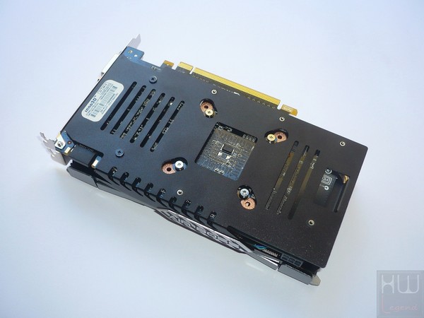 060-inno3d-gtx950-ichill-foto-scheda-retro-varie