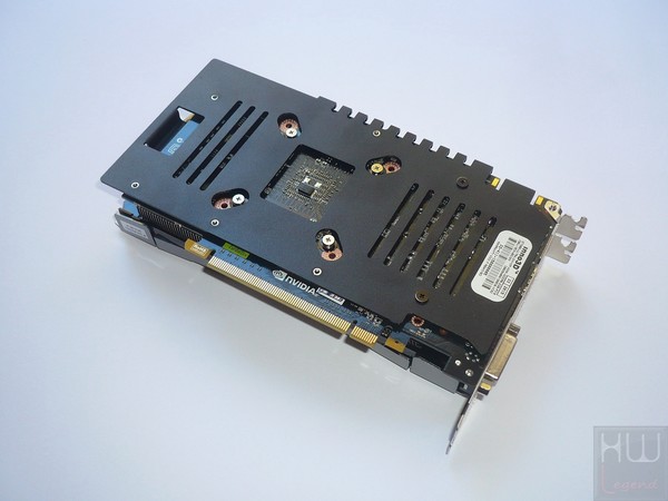 061-inno3d-gtx950-ichill-foto-scheda-retro-varie