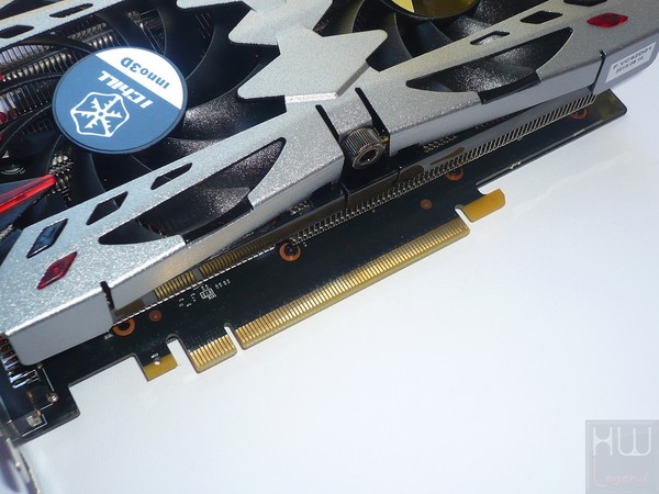 062-inno3d-gtx950-ichill-foto-scheda-pettine-pcie3