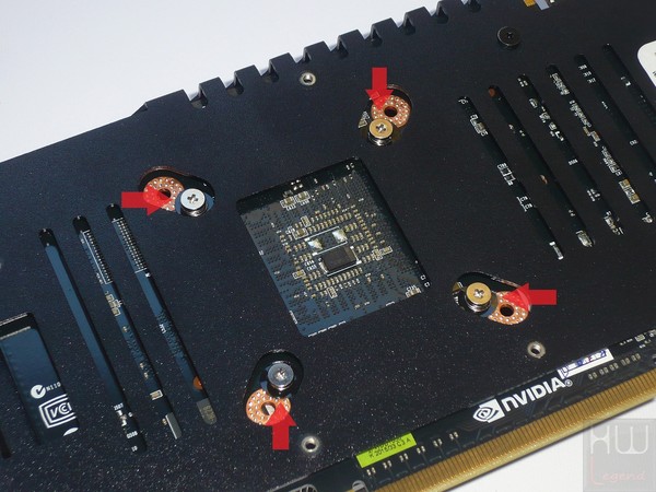 066-inno3d-gtx950-ichill-smontaggio-dissipatore-viti-fissaggio