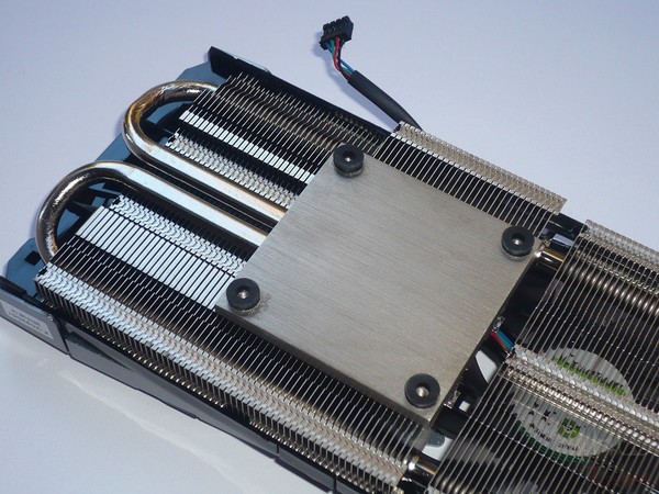 070-inno3d-gtx950-ichill-smontaggio-dissipatore