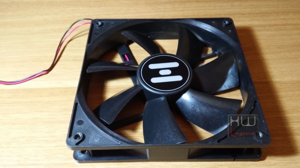 FSP_Hydro_G_750W_-_Ventola_in_dotazione_-_1