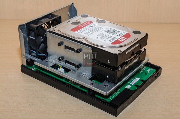 Western_Digita_WD20EFRX_-_1