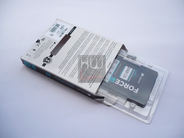 018-corsair-force-ls-ssd-240gb-foto-confezione-aperta-contenuto