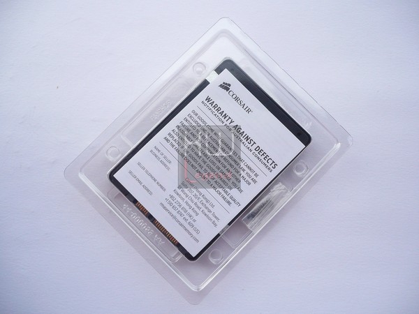 020-corsair-force-ls-ssd-240gb-foto-confezione-aperta-contenuto
