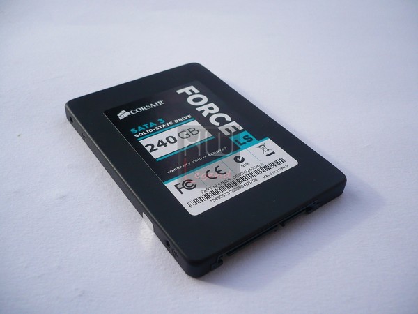 025-corsair-force-ls-ssd-240gb-foto-ssd-fronte