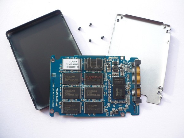 035a-corsair-force-ls-ssd-240gb-foto-ssd-smontato
