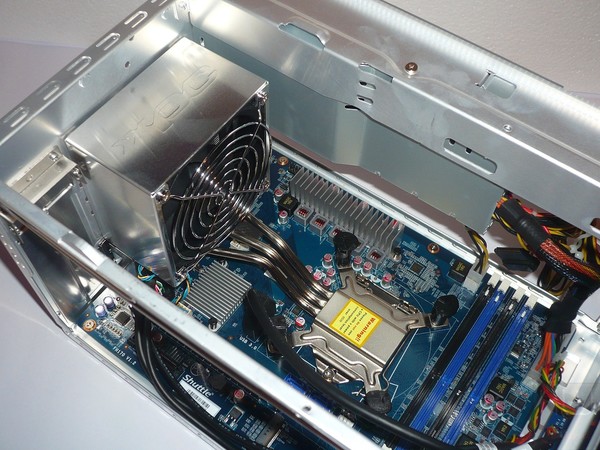 082-shuttle-sh170r6-foto-minipc-installazione-componenti-cpu-fissaggio-convogliatore