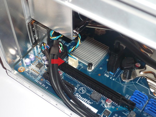 084-shuttle-sh170r6-foto-minipc-installazione-componenti-cpu-collegamento-ventola