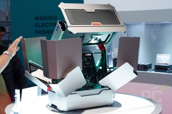 In_Win_CES_2016_-_1